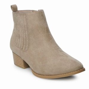 LC Conrad Mocha Ankle Boot Studded Faux Suede Taupe Size 7.5 W